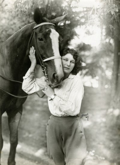 Judith Anderson door Jessie Tarbox Beals