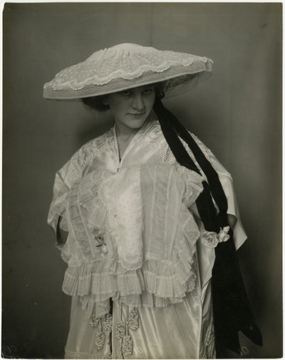 Jumble Bros?, Lingerie hoed en mof, ca. 1905-11 door Jessie Tarbox Beals