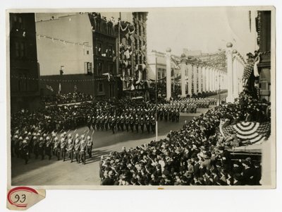 Militaire Parade bij Court of Honor Marines, Groot-Brittannië door Jessie Tarbox Beals