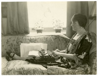 Mevrouw Emily Post, auteur van Etiquette, ca. 1926-28 door Jessie Tarbox Beals