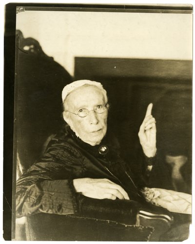 Mevrouw Mary Moore, Brookline, Mass 91 jaar oud, reciteert ballade, c.1905-27 door Jessie Tarbox Beals