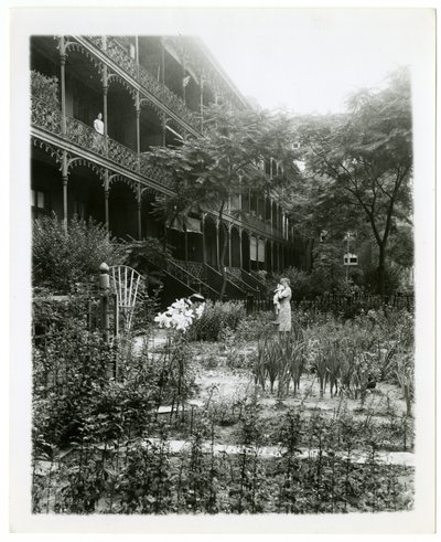 Rhinelander House tuinen, W 11th St, Greenwich Village, New York, USA, c.1905-38 door Jessie Tarbox Beals