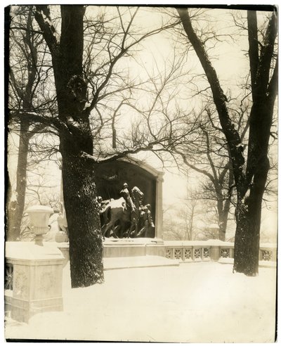 Shaw Memorial in storm, Boston, VS, ca. 1902-10 door Jessie Tarbox Beals