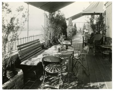 Patio met uitzicht op de rivier, ca. 1936-37 door Jessie Tarbox Beals