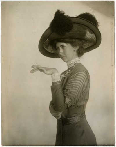 profiel van gevederde hoed, ca. 1905-18 door Jessie Tarbox Beals