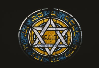 Raam uit een Joodse tombe door Jewish School