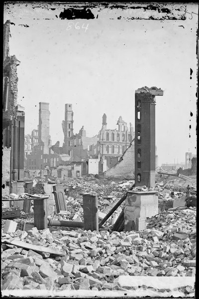 Uitzicht vanaf de zuidwestelijke hoek van Dearborn en Monroe Streets, met het Grand Pacific Hotel op de achtergrond en de ruïnes van het Honore Block op de voorgrond na de Chicago-brand van 1871, ca. 1871 door Jex Bardwell