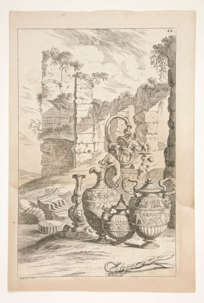 Een kandelaar en sierlijke kannen met handvat in een landschap met ruïnes, uit Sculpturae Veteris Admirata door Joachim von Sandrart