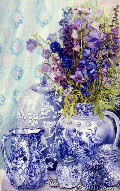 Riddersporen met antieke blauwe potten, 2000 door Joan Thewsey