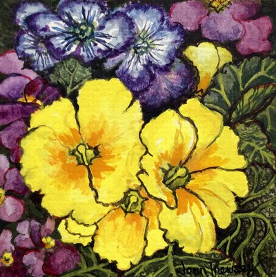 Drie gele sleutelbloemen omringd door mauve en paarse sleutelbloemen en bladeren door Joan Thewsey