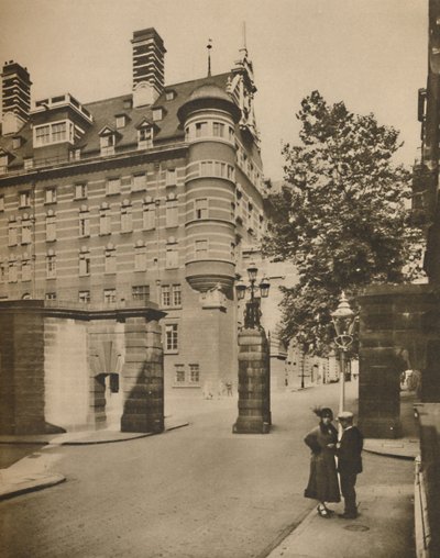 Ingang van Scotland Yard vanaf Derby Street door Joel