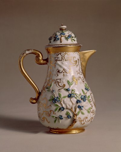 Koffiepot, versierd met aangebrachte reliëf, Meissen, ca. 1710 door Johann Friedrich Bottger