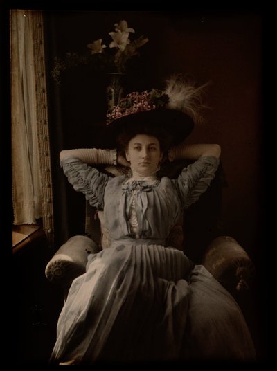 Vrouw in stoel door Johannes Hendrikus Antonius Maria Lutz
