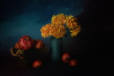 Granaatappels en gouden chrysanten door John-Mei Zhong