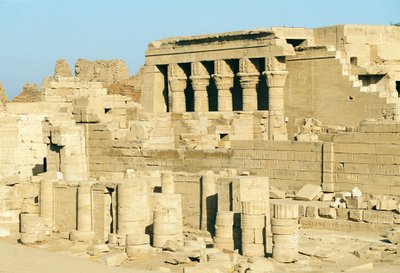 Egypte, Dandarah (Dendera), Tempel van Hathor door Walter Charles Mills