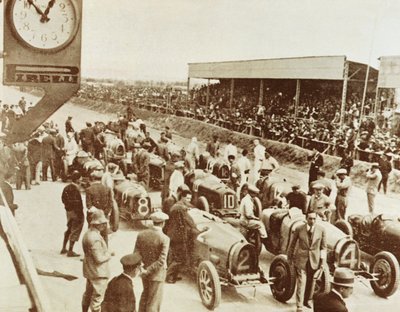 Opstelling voor de start van de Grand Prix in Tunesië door Walter Charles Mills