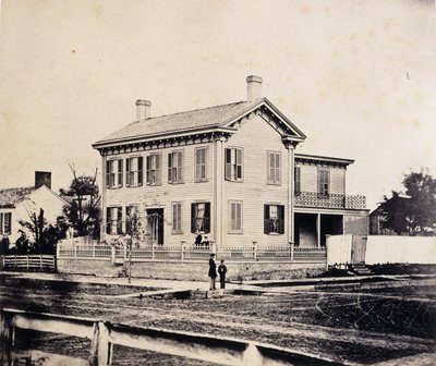 Abraham Lincoln poseert voor zijn huis in Springfield, Massachusetts, ca. 1860s-1870s door John Adams Whipple