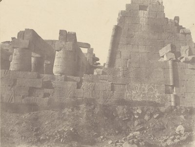 [Karnac, Hypostyle Hal, Noordelijke Muur, Buitenkant, Nr. 1 bis] door John Beasley Greene