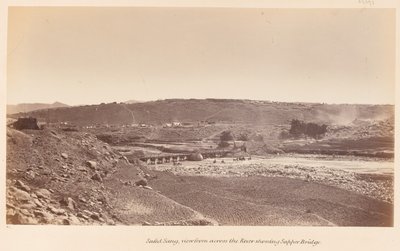 Safed Sang, gezien vanaf de rivier met Sapper Bridge, circa 1878 door John Burke