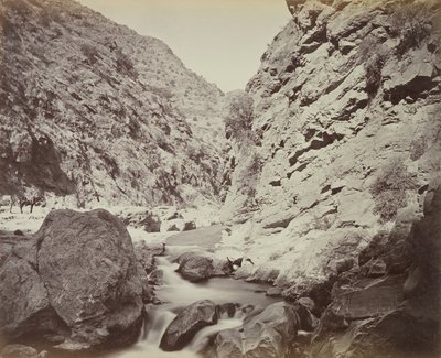 Scherpe bocht in de kloof [onder Ali Masjid], een zeer ruig stuk, circa 1879 door John Burke