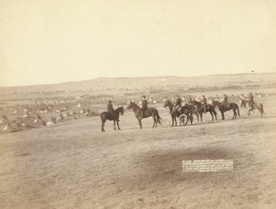 Gen. Miles en staf bekijken het grootste vijandige Indianenkamp in de VS, nabij Pine Ridge door John C. H. Grabill