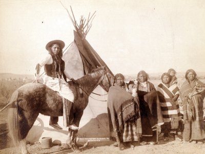 Lakota Indiaanse vrouwen bij tipi, 1891 door John C. H. Grabill