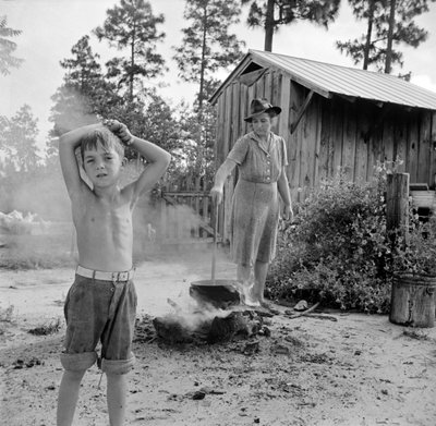 Escambia Farms, Florida. Kookwater koken op de McLelland-boerderij. door John Collier