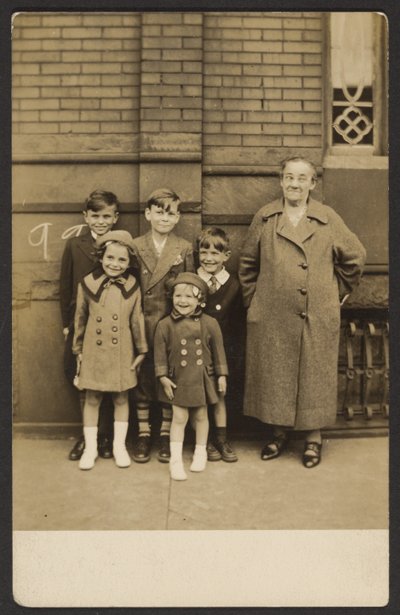 [Groep kinderen] door John Frank Keith