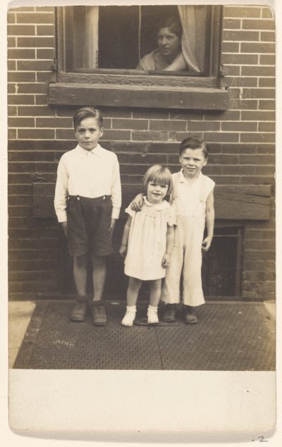 [Portret van drie kinderen]. door John Frank Keith