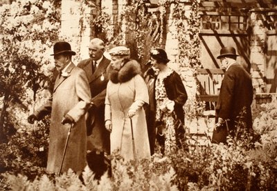 Koning George en koningin Mary op de Chelsea Flower Show, jaren 1930 door John Hill