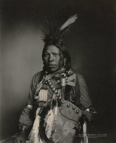 Runs Medicine, Arapahoe, 1898-1899 door John K. Rose
