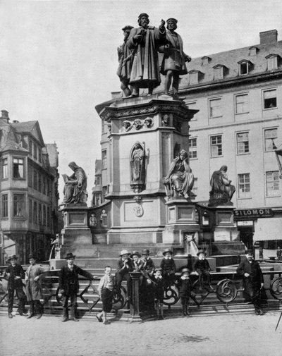 Monument ter nagedachtenis aan Gutenberg (v.1397-1468) Duitse uitvinder van de drukpers, Frankfurt door John Lawson Stoddard