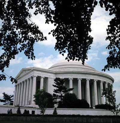 Het Jefferson Memorial, gebouwd 1938-43 door John Russell Pope