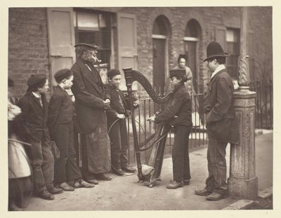 Italiaanse straatmuzikanten, 1881 door John Thomson