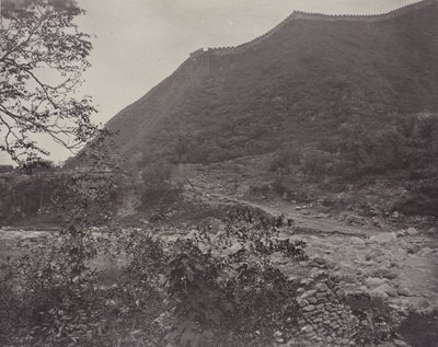 Uitzicht op de Grote Muur, China door John Thomson