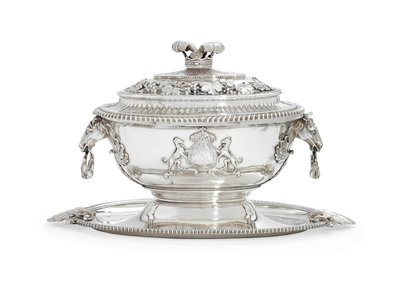 George III soepterrine, deksel, standaard en voering door John and Wakelin Edward (c.1716–84) Parker