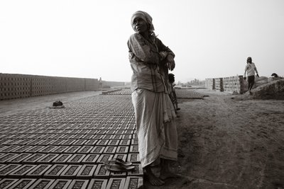 Baksteenfabrieken in Kolkata, India, 2016 (foto) door Jon Nicholson