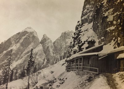 Album "Meine weltkriegs - Erinnerungen Zuid-West Front (Karinthië, Italië, Zuid-Tirol) 31/03/1915-12/11/1918 - Josef Zohles Wenen": militaire barakken in de Alpen door Josef Zohles