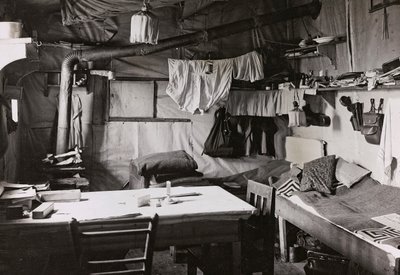Album "Meine weltkriegs - Erinnerungen South-West Front (Karinthië, Italië, Zuid-Tirol) 31/03/1915-12/11/1918 - Josef Zohles Wenen": huisvesting officieren door Josef Zohles
