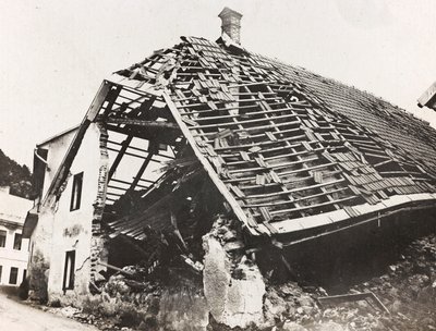 Album "Meine weltkriegs - Erinnerungen South-West Front (Karinthië, Italië, Zuid-Tirol) 31/03/1915-12/11/1918 - Josef Zohles Wenen": puin van een huis in Ugoviz door Josef Zohles