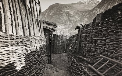 Album "Meine weltkriegs - Erinnerungen South-West Front (Karinthië, Italië, Zuid-Tirol) 31/03/1915-12/11/1918 - Josef Zohles Wenen": loopgraaf door Josef Zohles