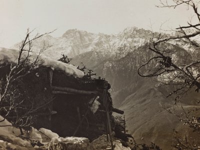 Album "Meine weltkriegs - Erinnerungen South-West Front (Karinthië, Italië, Zuid-Tirol) 31/03/1915-12/11/1918 - Josef Zohles Wien": militaire schuilplaats in Brisia door Josef Zohles