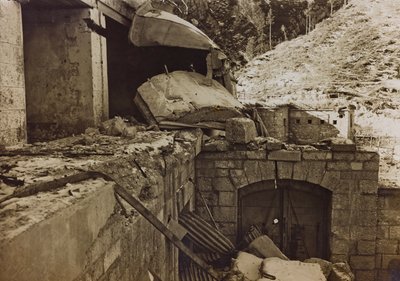 Album "Meine weltkriegs - Erinnerungen South-West Front (Carinthia, Italië, South Tyrol) 31/03/1915-12/11/1918 - Josef Zohles Wien": puin van een fabriek door Josef Zohles