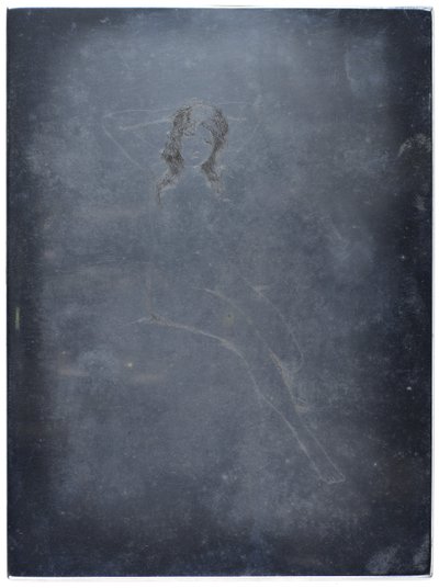 (Naakte vrouw die haar haar doet) door Joseph C. Claghorn