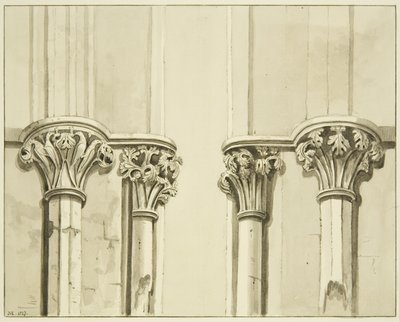 Vier kapitelen dicht bij de sacristiedeur van St Mark