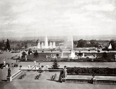 Het Crystal Palace in Londen: terrassen en fonteinen, c.1870 door Joseph Paxton