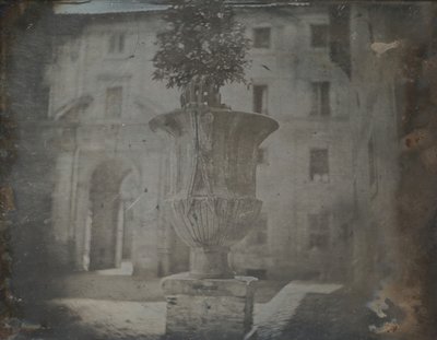 Vaas, Santa Cecilia in Trastevere, Rome, 1842 door Joseph Philibert Girault De Prangey