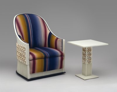 Gondelstoel, Wiener Werkstatte, c.1923 (verf en zilverblad over hout met parelmoer, reproductie bekleding) door Joseph Urban