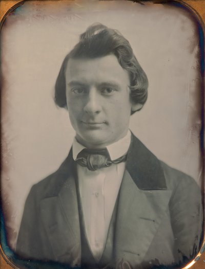 Jonge man in driedelig pak en vlinderdas door Josiah Johnson Hawes, Albert Sands Southworth
