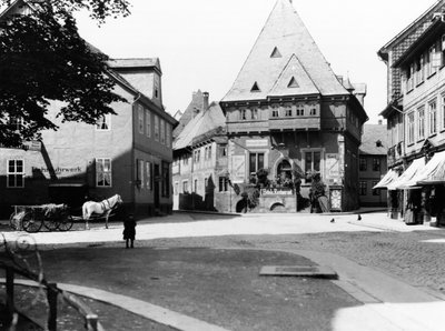 Een oud Hotel op het Stadsplein, Goslar, c.1910 door Jousset